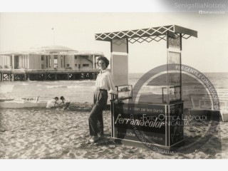 Chioschetto del fotografo in spiaggia a Senigallia