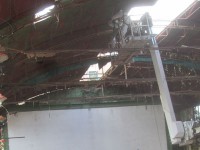 Operai al lavoro per rimuovere l'amianto dall'ex-Arena Italia di Senigallia