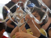 Dimostrazioni con le bolle di sapone a fosforo:2013