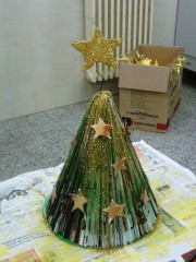Uno degli alberi di Natale 2013 realizzati dagli anziani della casa di riposo di Morro d'Alba