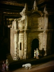 Il presepe alla chiesa della Croce, con la porta di Senigallia