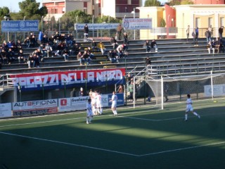 Pesaresi (Vigor) esulta dopo il gol