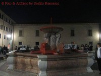 La fontana dei Leoni imbrattata dai militanti di CasaPound - Foto Sestito