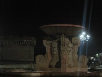 Fontana dei Leoni chiusa e transennata dopo il blitz di CasaPound - Foto Ceccacci