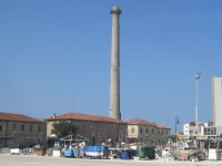 Ciminiera dell'ex-Italcementi sul porto di Senigallia