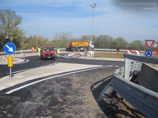 Lavori in corso per la nuova rotatoria di via Po