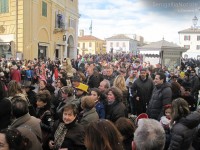 Folla su Corso 2 Giugno per il Carnevale 2014 a Senigallia