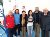 A sinistra gli organizzatori del 4° Memorial De Duonni Pacenti e Bramucci; la famiglia De Duonni con l'assessore Campanile