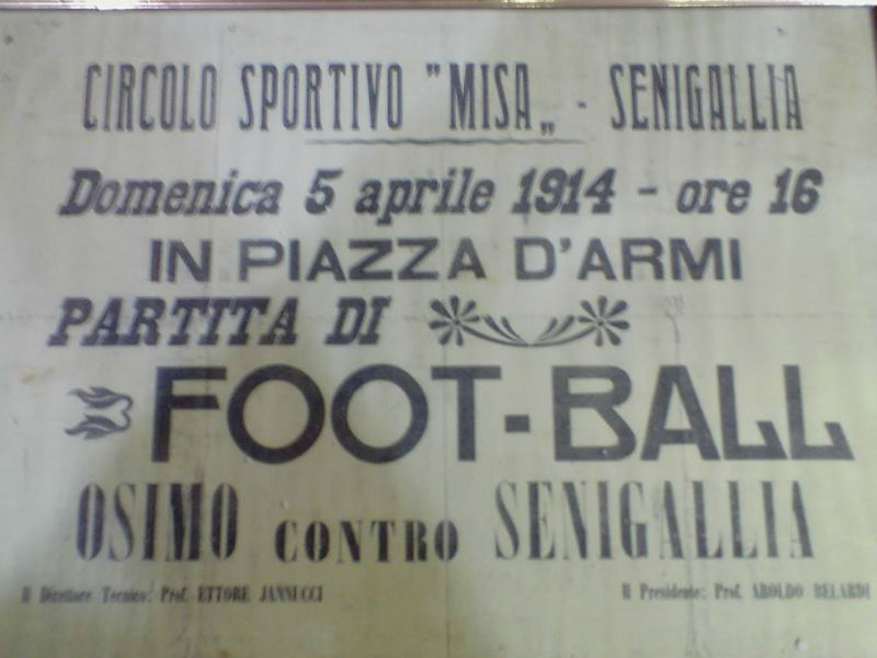 Incontro di calcio nel 1914 a Senigallia