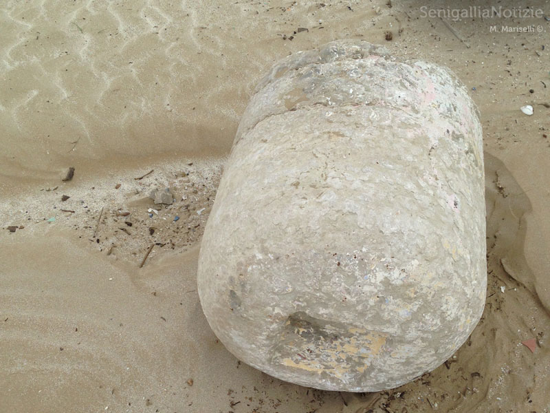 La pietra sulla spiaggia di Senigallia, al Ciarnin