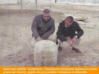 L'assessore Campanile all'esame della pietra rinvenuta