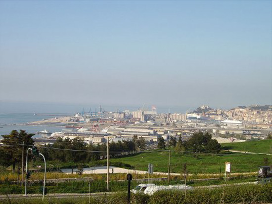 Il porto di Ancona visto da Posatora