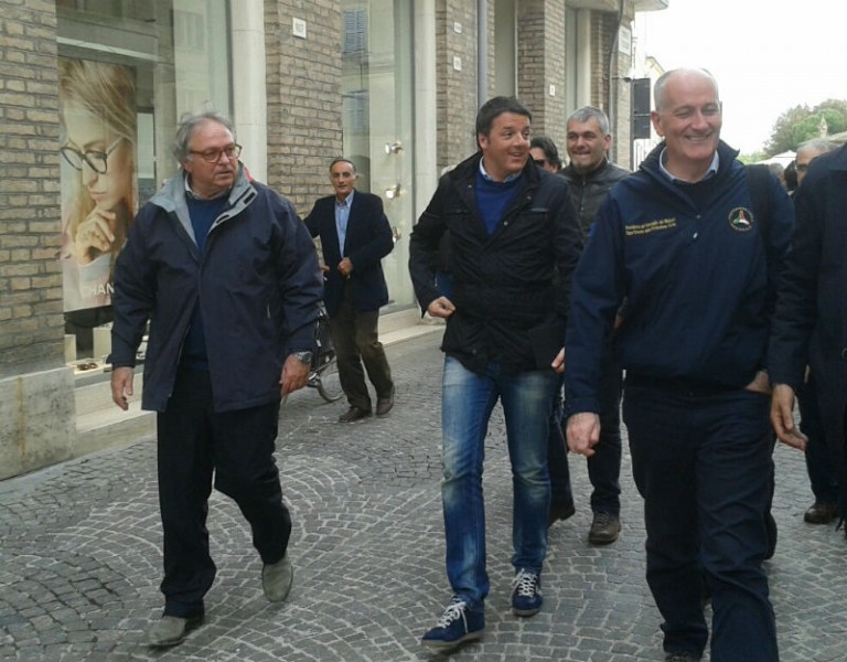Il premier Matteo Renzi in visita a Senigallia dopo l'alluvione del 3 maggio 2014