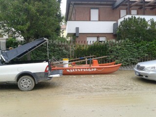 Senigallia alle prese con la pulizia dal fango e con lo sgombero delle cantine e garages per l'alluvione del 3 maggio 2014