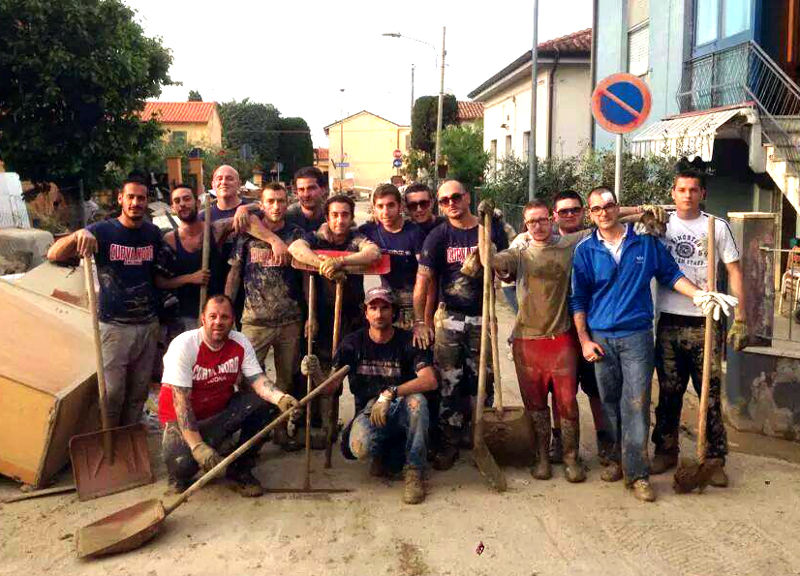 I tifosi dell'Ancona aiutano gli alluvionati di Senigallia