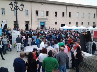 Pubblico in piazza del Duca per fosforo 2014