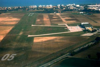 La pista dell'aeroporto di Fano "E.Omiccioli"