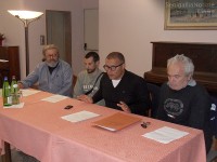 Alcuni aderenti al Comitato “Alluvione Senigallia Maggio 2014” assieme al legale Corrado Canafoglia