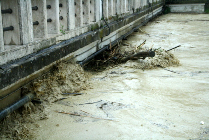 Alluvione: fiume Misa alto in centro a Senigallia