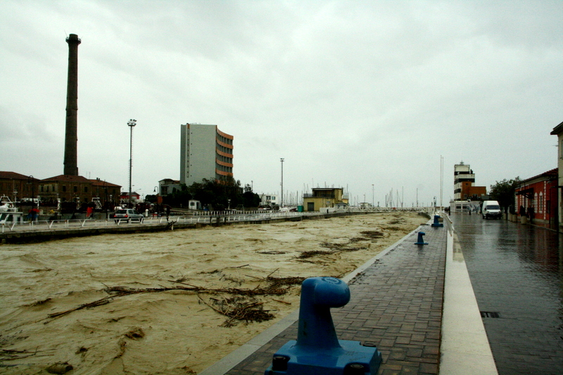 Alluvione a Senigallia - Il fiume Misa al porto