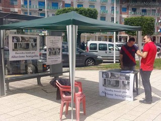 La raccolta fondi in piazza Umberto I, ad Atripalda (AV), a favore degli alluvionati di Senigallia. Fonte: ilsabato.net