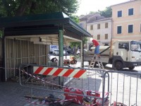 Lavori di rimozione edicola in Piazza Saffi