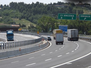 L'autostrada A14 a tre corsie all'altezza dello svincolo di Senigallia