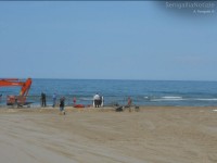Spiaggia zona Ponterosso, riposizionate e coperte le tubature