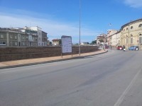 Il nuovo marciapiede sul lungofiume di Senigallia, in via Portici Ercolani
