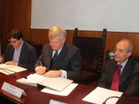 protocollo d'intesa per la legalità nell'economia nelle Marche, tra l'associazione Libera e Unioncamere. Da sx Davide Pati (Libera), Adriano Federici (Unioncamere Marche) e Vincenzo Macrì (Procuratore Generale di Ancona)