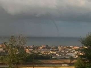 Tromba d'aria in mare al largo di Senigallia