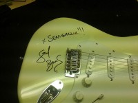 Autografo di Stef Bruns sulla chitarra per amollomanonmollo