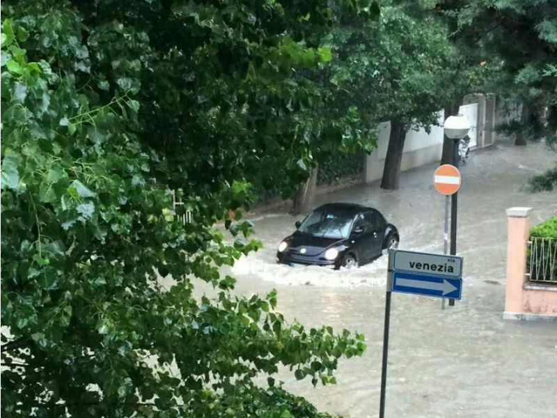 Via Venezia allagata