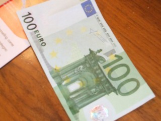 Banconota da 100 euro falsa