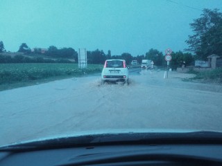 Maltempo su Senigallia, strade allagate
