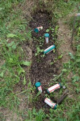 Le bottiglie di fertilizzante per le piante di marijuana sequestrate a Senigallia