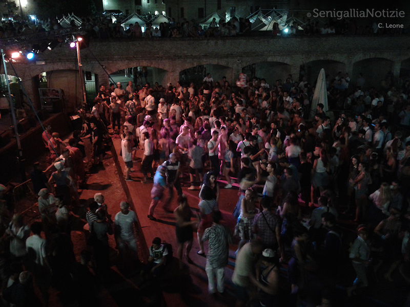 Balli scatenati al Summer Jamboree presso la Rocca roveresca di Senigallia