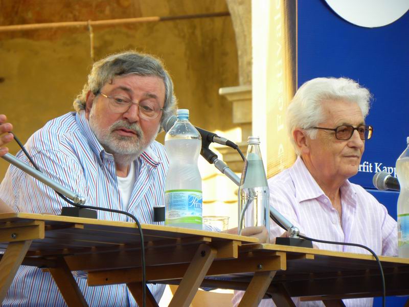 Francesco Guccini e Loriano Macchiavelli - Foto Borlandelli da loriano-macchiavelli.it