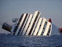 La Costa Concordia naufragata all'Isola del Giglio