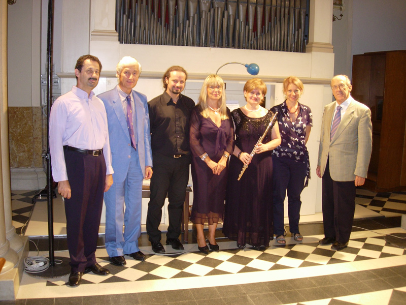 Musica Nuova Festival, foto di gruppo davanti all'organo
