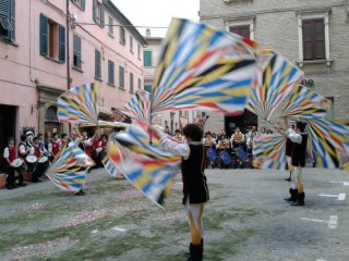 Combusta Revixi, sbandieratori