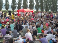 Alessandro Gnucci, di Fosforo, di fronte al folto pubblico dell'Isola di Einstein