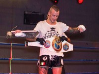 Alessandro Ramazzotti con la corona di campione Intercontinentale