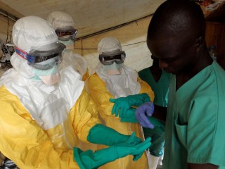 Cure contro l'epidemia di ebola in Africa