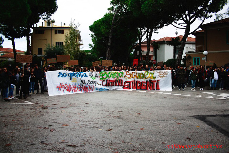 Il corteo degli studenti a Senigallia sulla scuola pubblica