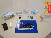 Il materiale sequestrato dopo il caso di overdose di droga a Senigallia