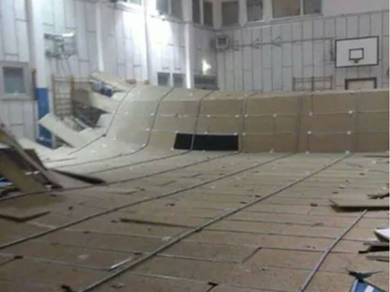 Crollo del controsoffitto nella palestra della scuola Marchetti di Senigallia