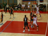 Goldengas Senigallia - Eurobasket Roma - Pierantoni sottocanestro
