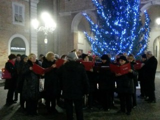 Il coro della Parrocchia del Porto omaggia il Natale