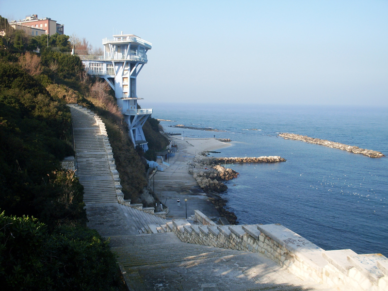 Ancona: la scalinata del Passetto (fonte Wikipedia)